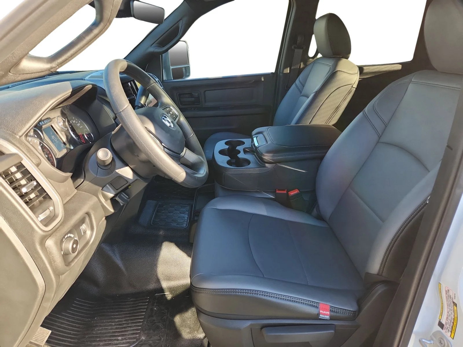 2026 RAM 3500 Chassis Tradesman - Photo 9