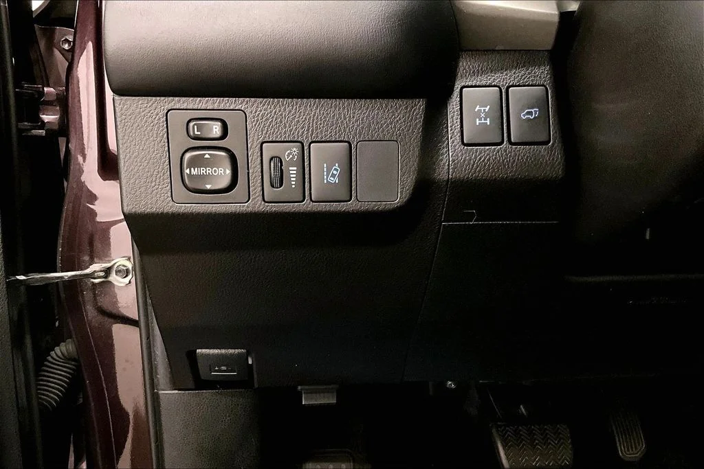 Used 2018 Black Toyota XLE image 15