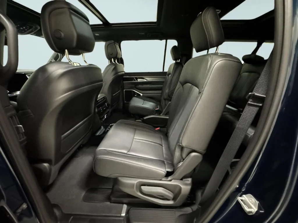 New 2026 Fathom Blue Pearl-Coat Exterior Paint (Late Availability) Jeep Limited Altitude image 15