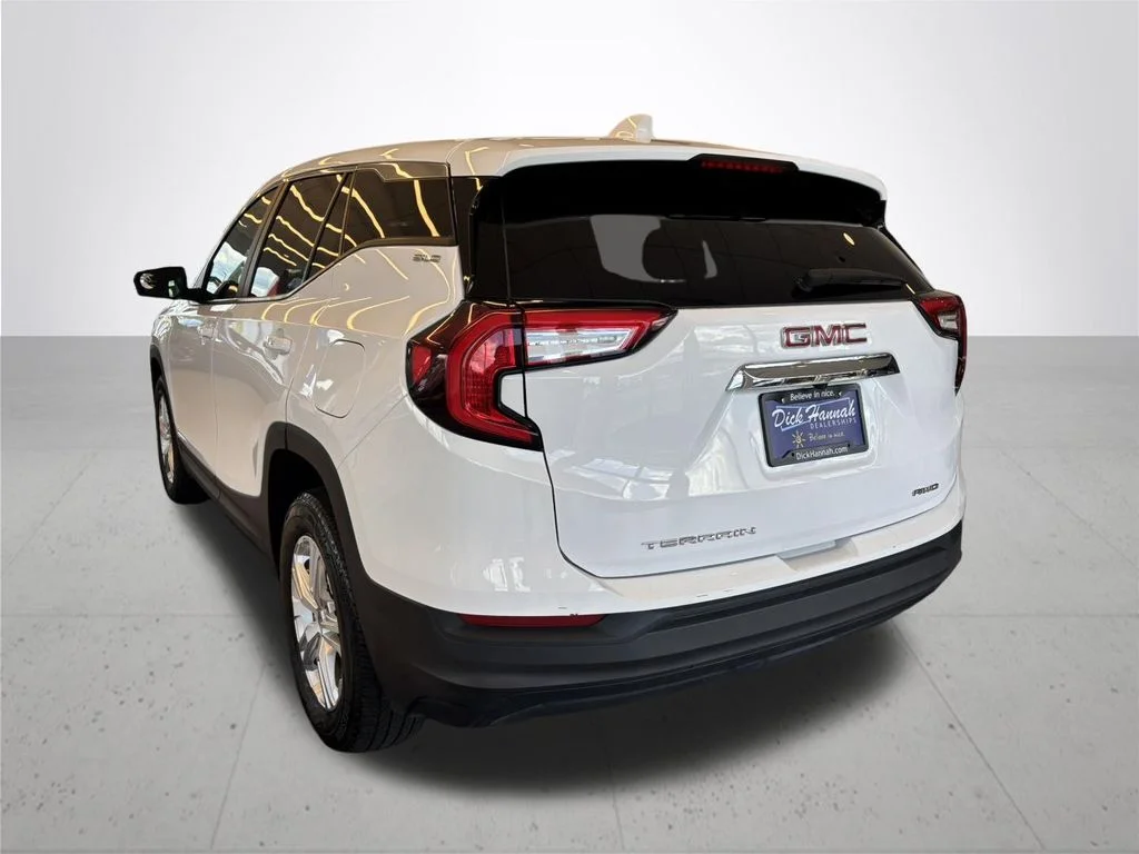 Used 2024 White GMC SLE image 10
