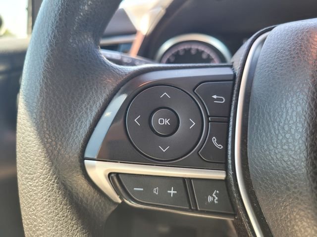 Used 2022 White Toyota LE image 28