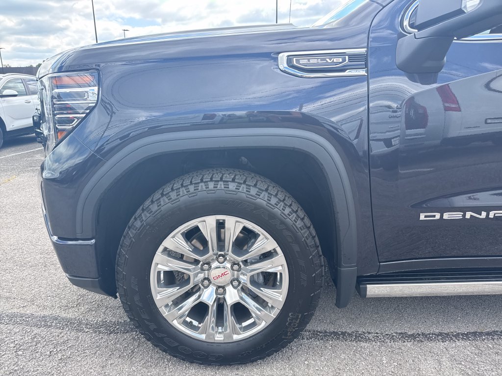 Used 2022 Silver GMC Denali image 10