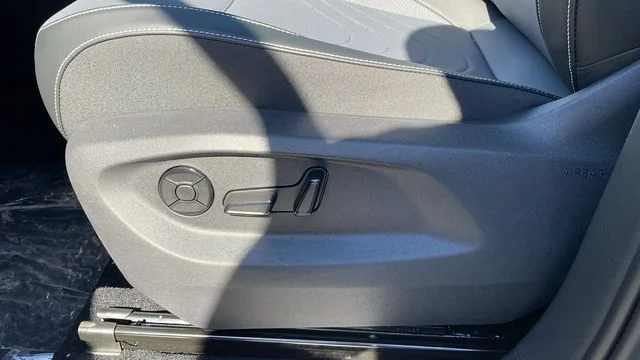 New 2026 White/off-white Volkswagen 2.0T SE R-Line Black image 18