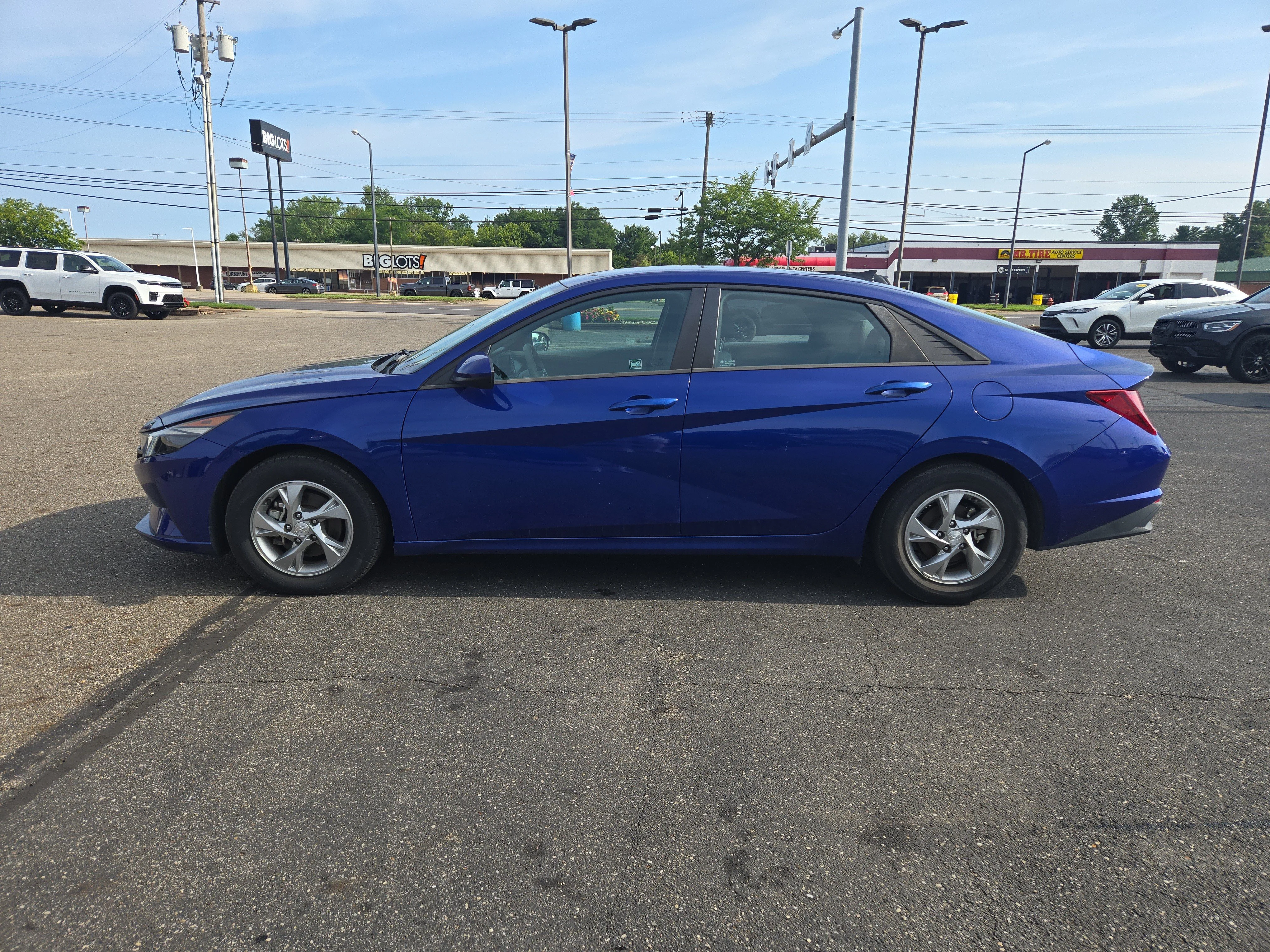 Used 2021 Intense Blue Hyundai SE image 8