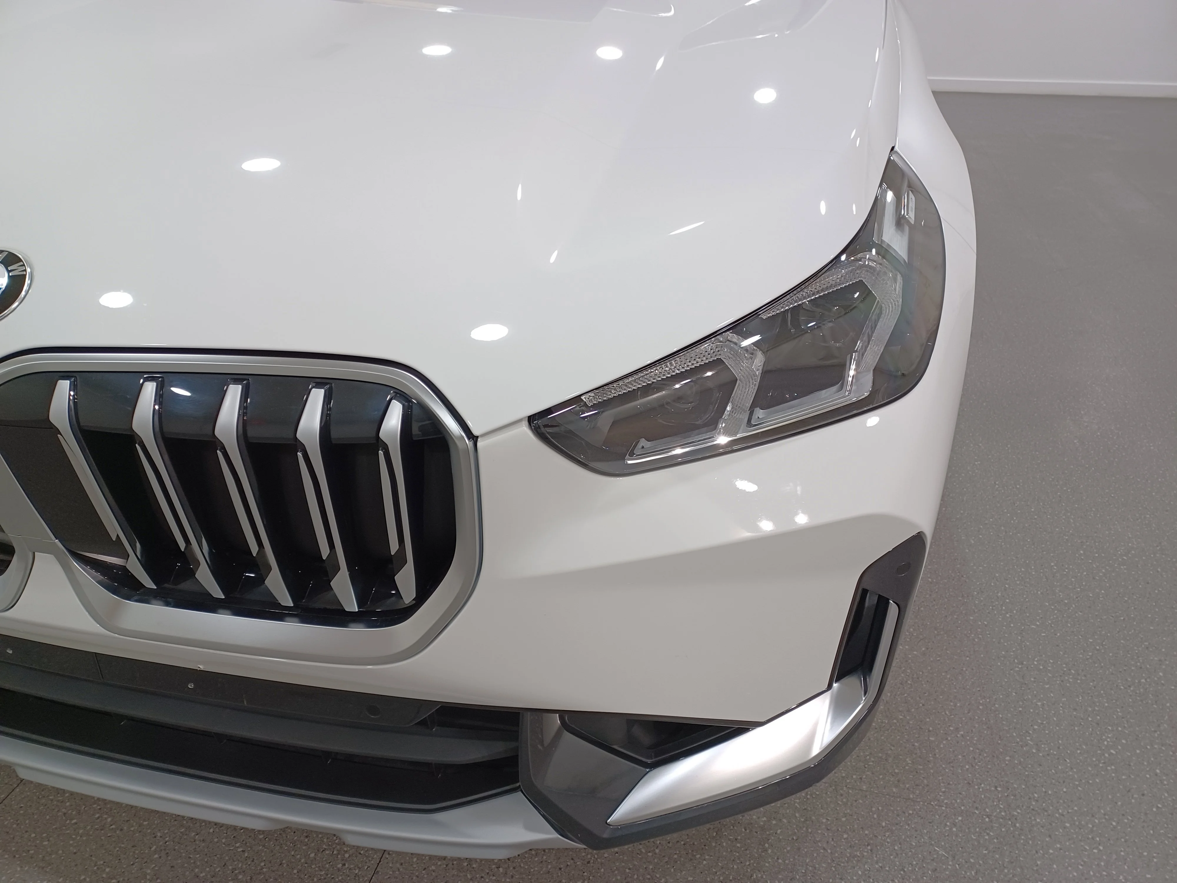 Certified Used 2023 Mineral White Metallic BMW xDrive28i*Nav | Htd Steering Wheel | Pano Roof | Htd Leather | Lane Keep Assist | Rain Sense Wipers image 5