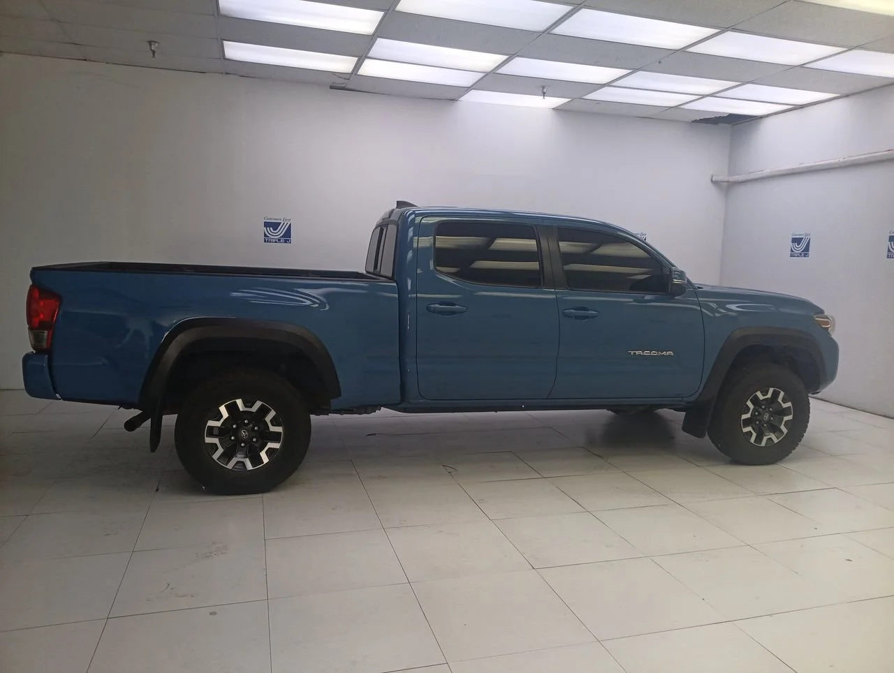 Used 2016 Inferno Toyota SR5 image 9