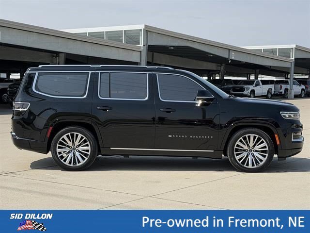 Used 2023 Diamond Black Crystal Pearlcoat Jeep Series III image 3