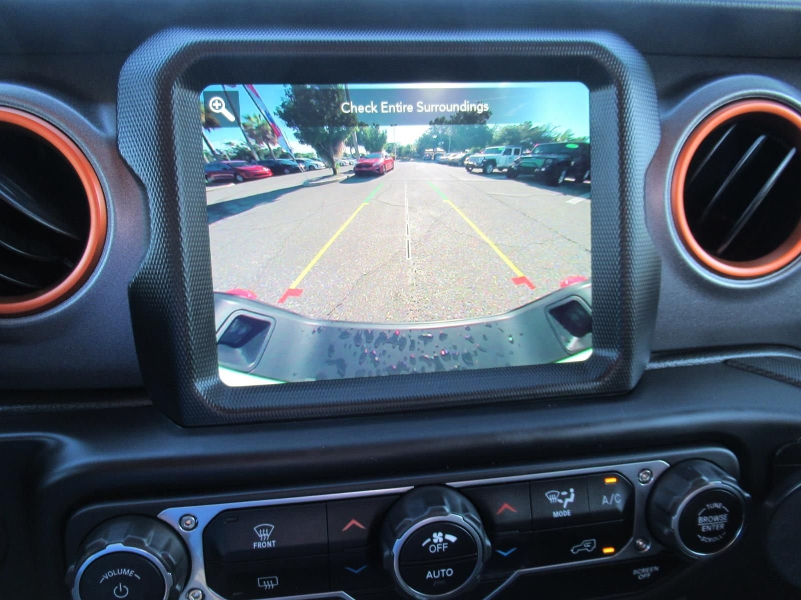 Used 2022 White Jeep Mojave image 31