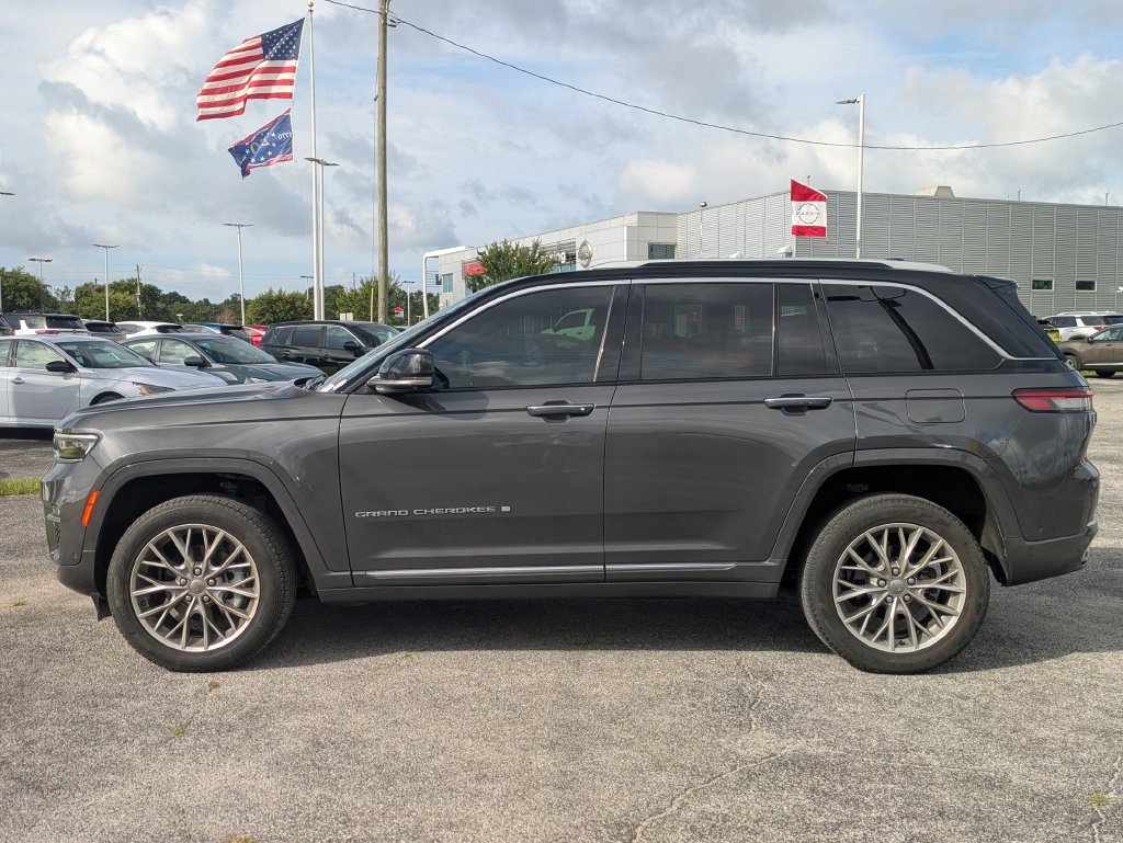 Used 2022 Gray Jeep Summit image 2