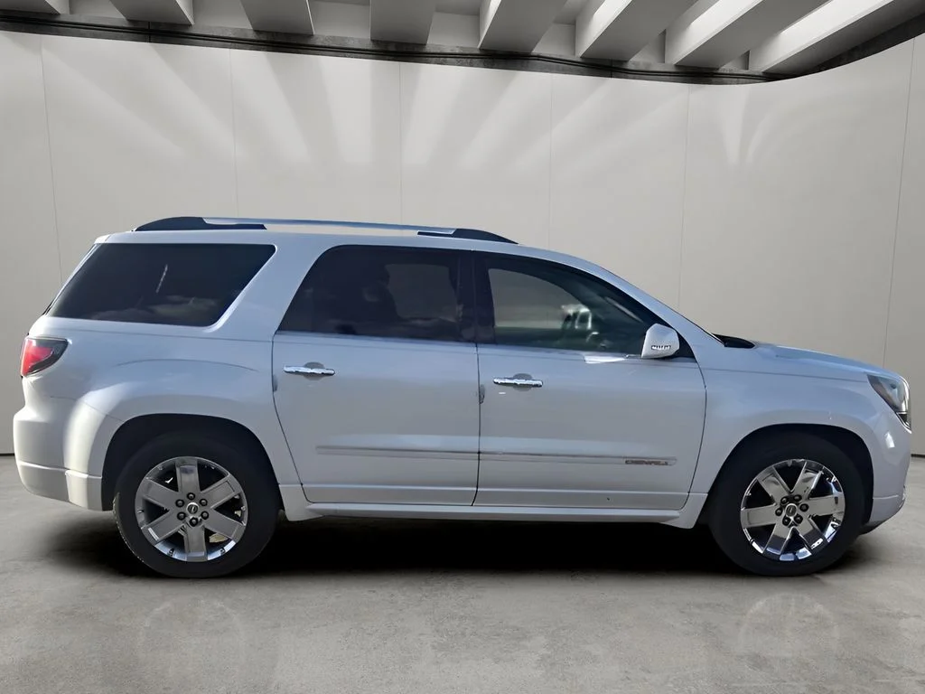 Used 2016 White Frost Tricoat GMC Denali image 12