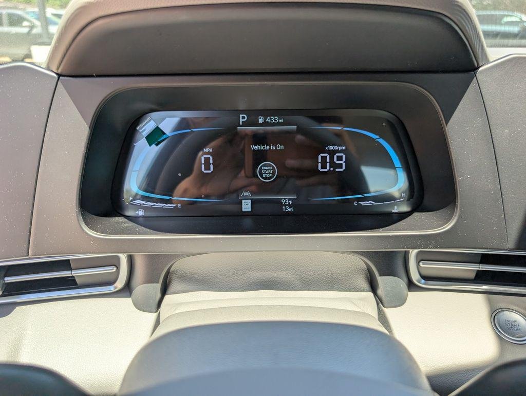 2025 Hyundai Elantra SEL - Photo 17