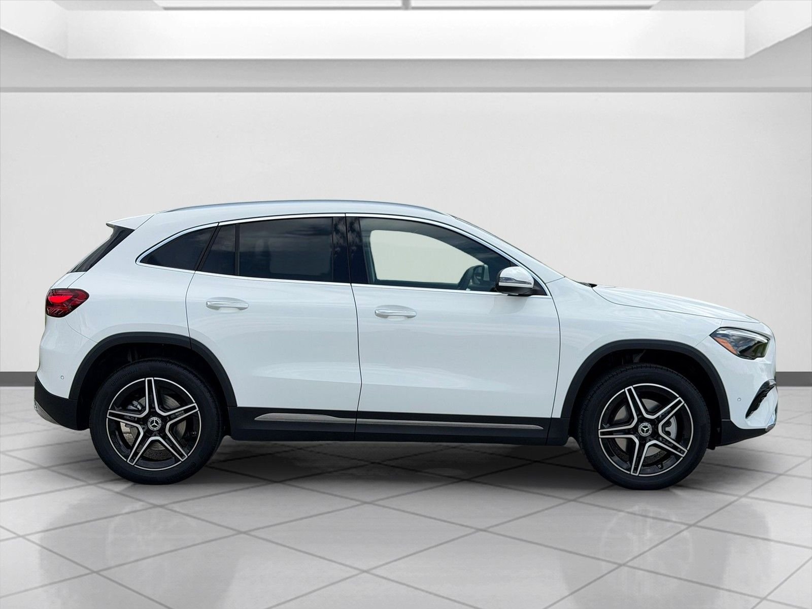 New 2026 Polar White Mercedes-Benz GLA 250 image 2