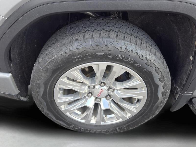 Used 2023 Sterling Metallic GMC 4WD CREW CAB 147" DENALI image 9