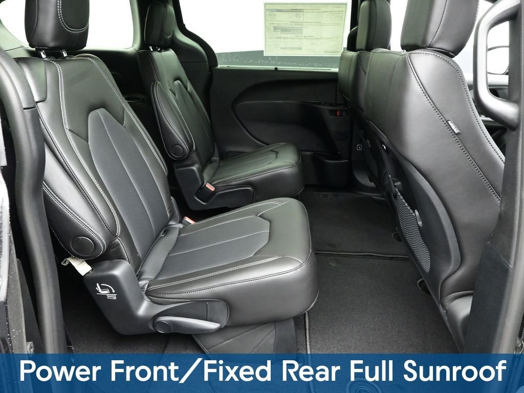 2026 Chrysler Pacifica Select - Photo 11