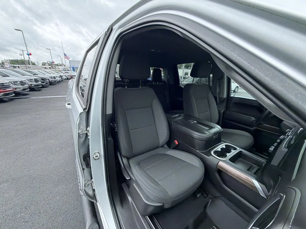 Used 2020 Silver Chevrolet RST image 29