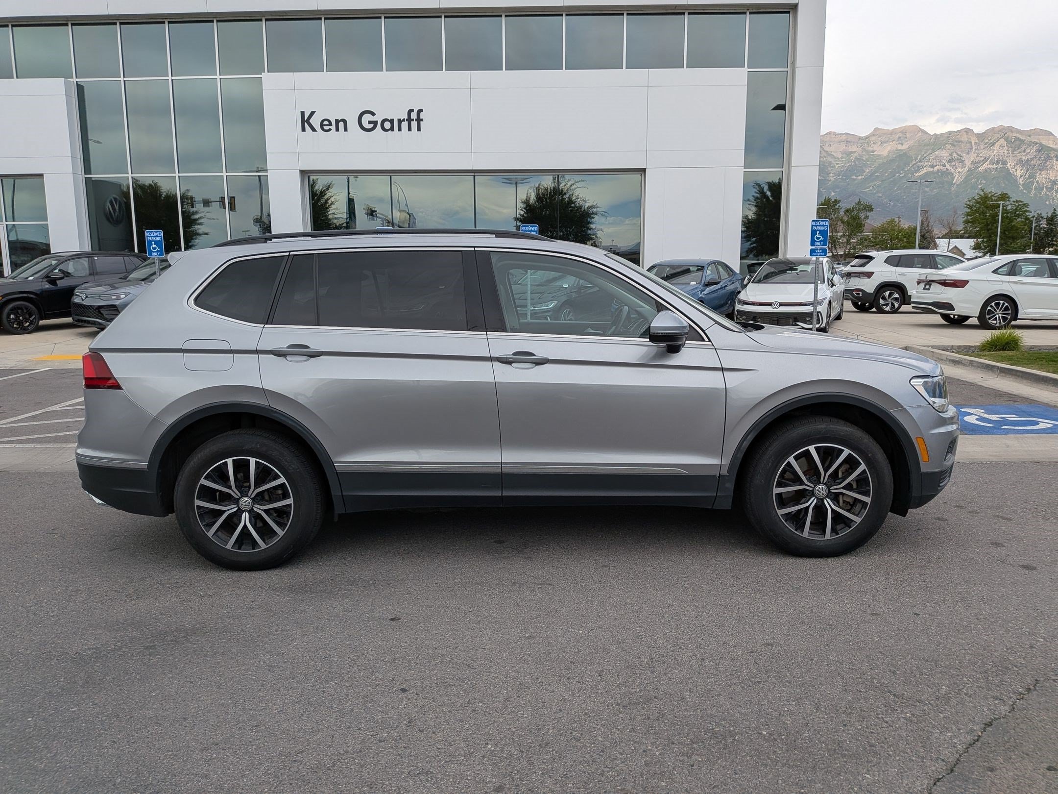 Used 2021 Pyrite Silver Metallic Volkswagen SE image 2