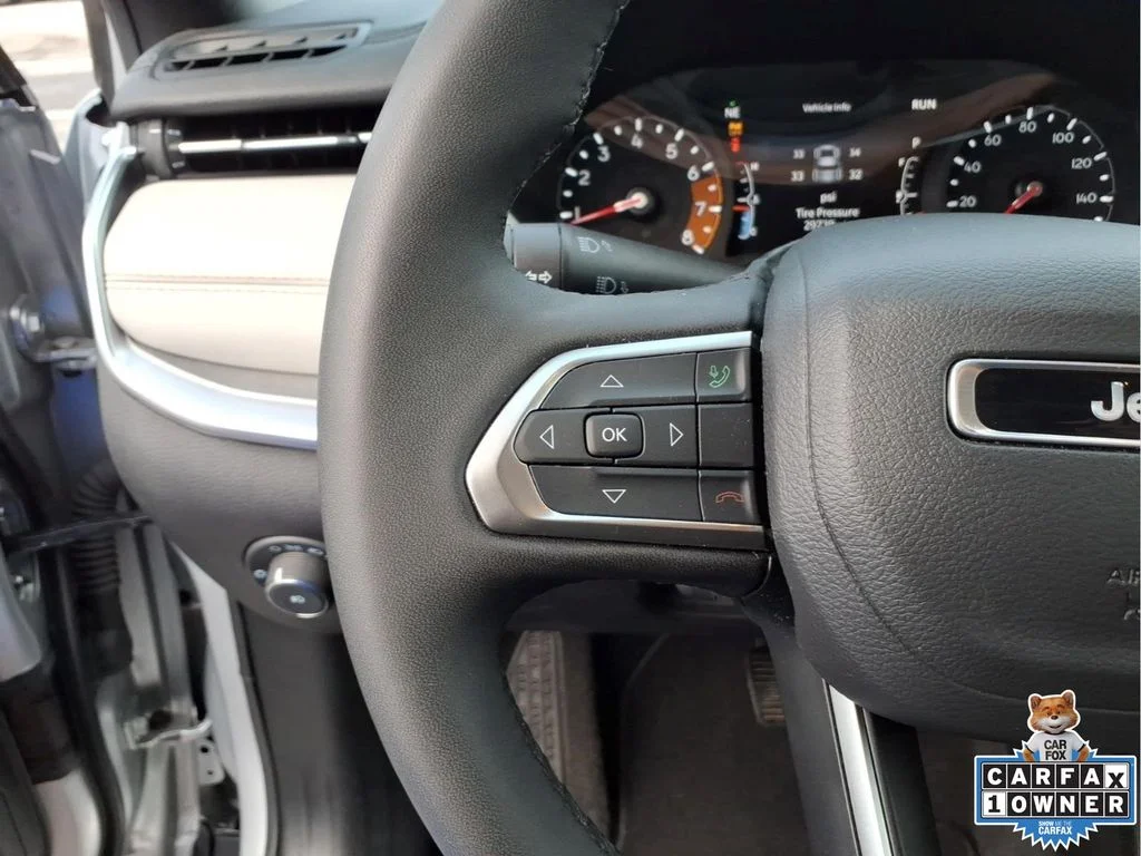 Used 2025 Silver Jeep Limited image 20