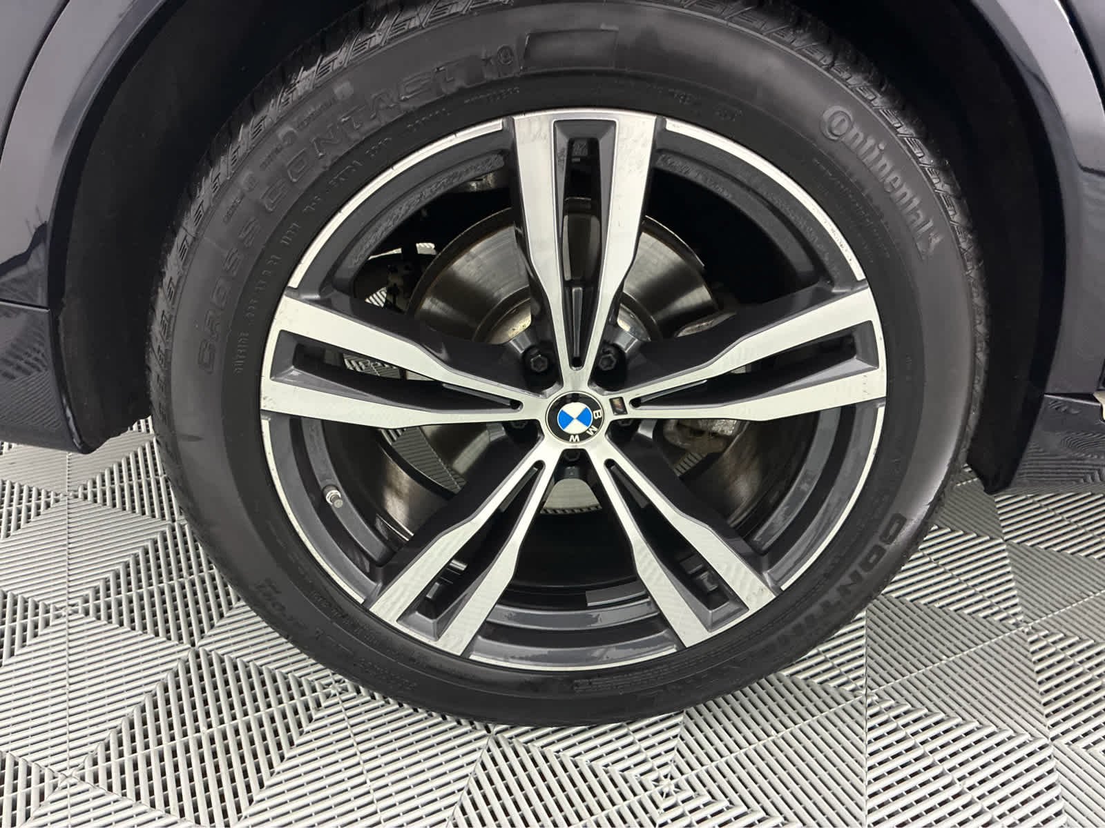 Used 2024 Carbon Black Metallic BMW xDrive40i image 12