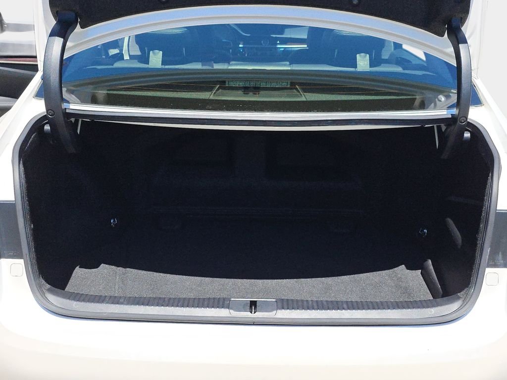 Used 2016 White Lexus 300h image 14