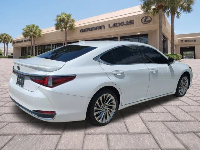 Certified Used 2022 EMINENT WHITE PEARL Lexus 300h Ultra Luxury image 4
