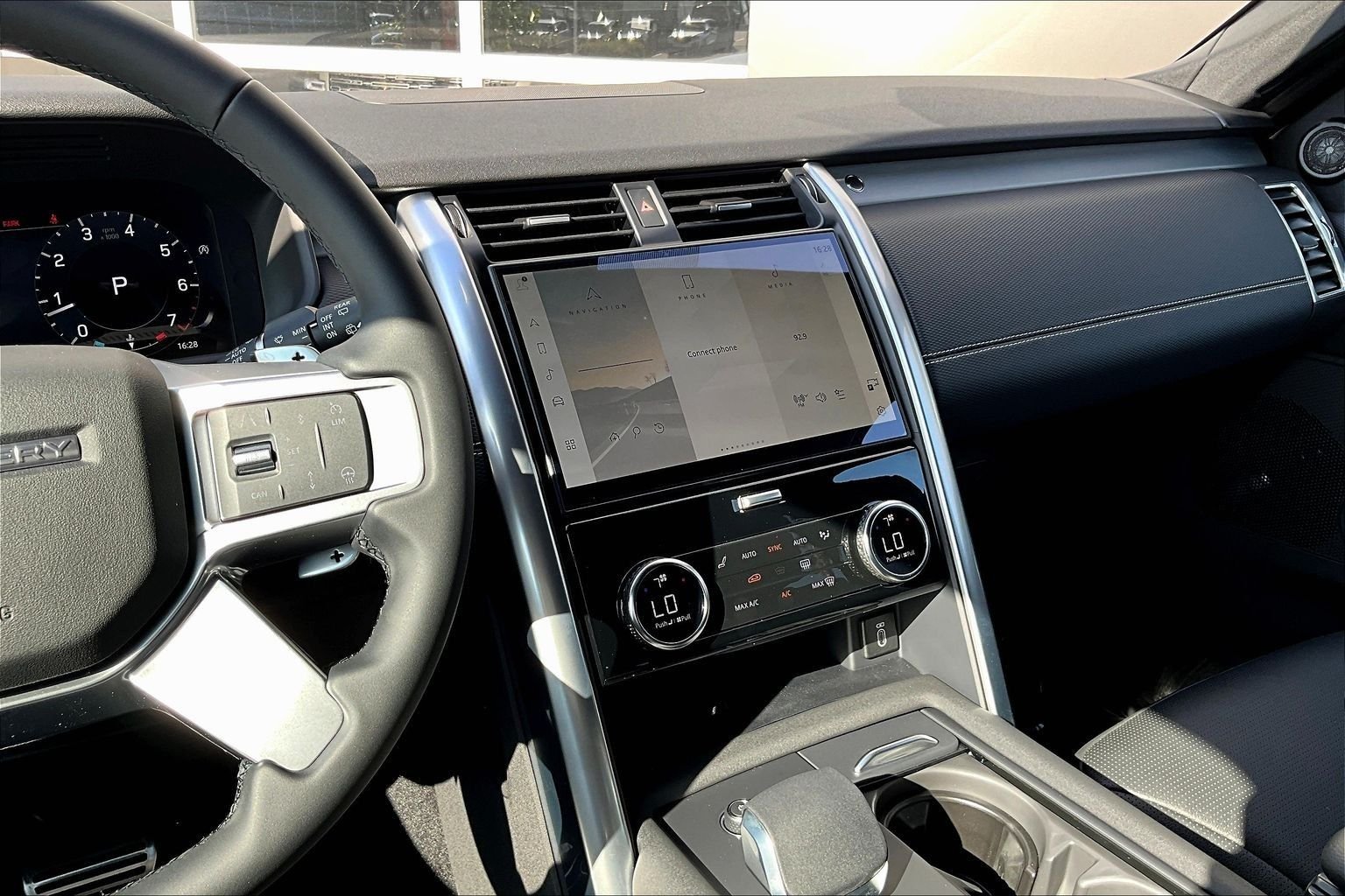 New 2026 Eiger Grey Land Rover Dynamic SE image 7