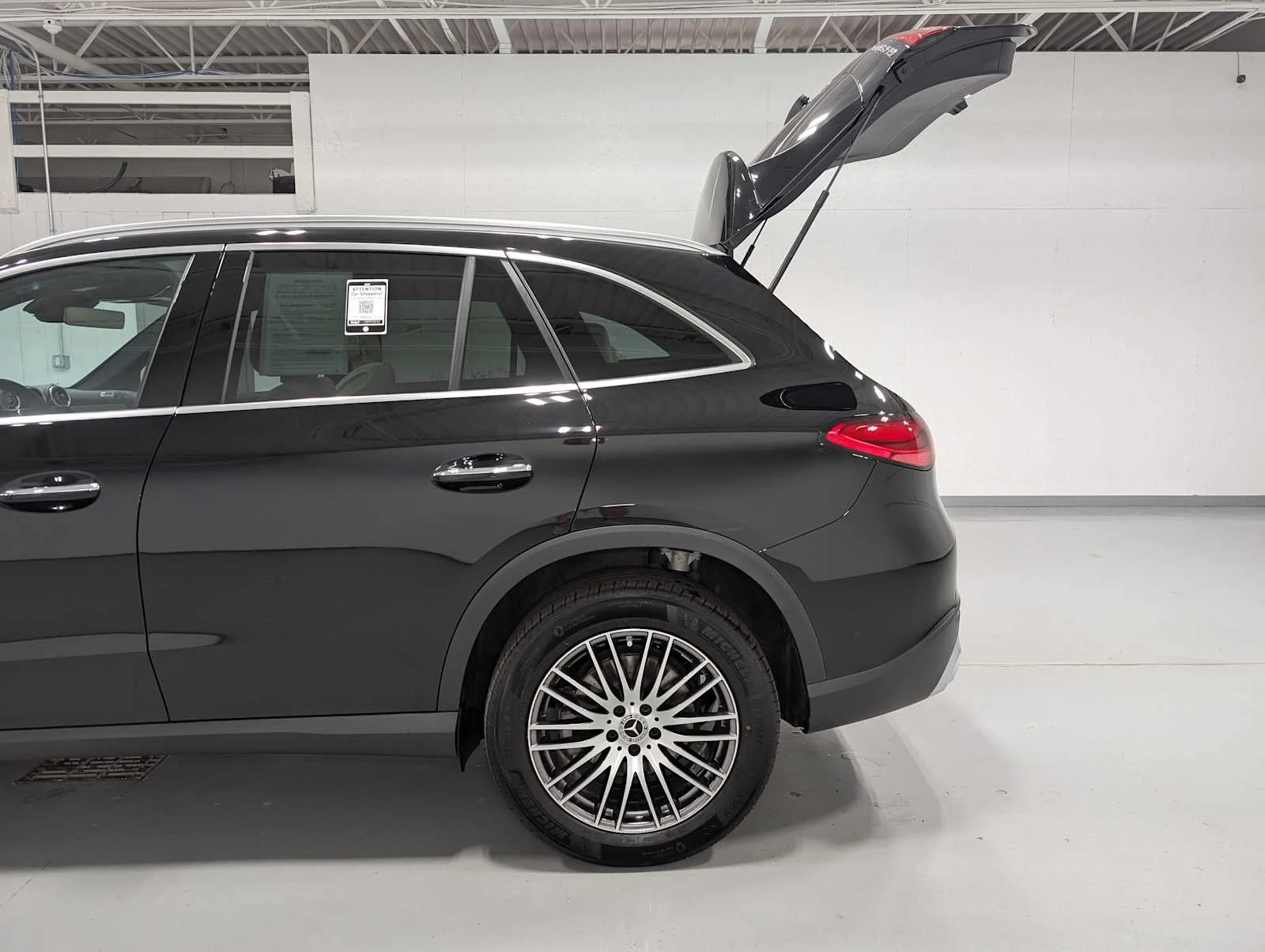 Used 2026  Mercedes-Benz GLC 300 image 11