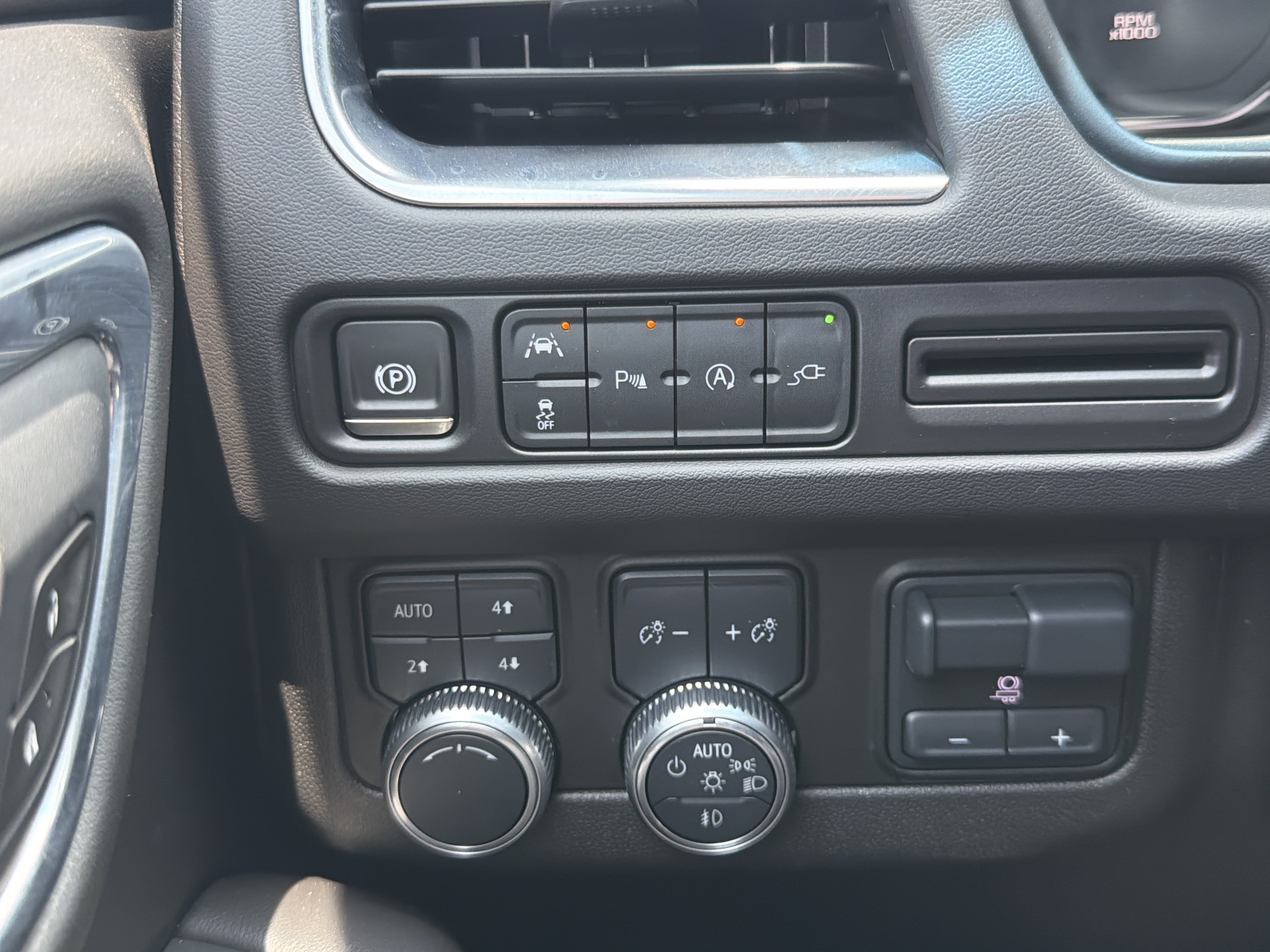 2021 GMC Yukon XL SLT - Photo 31