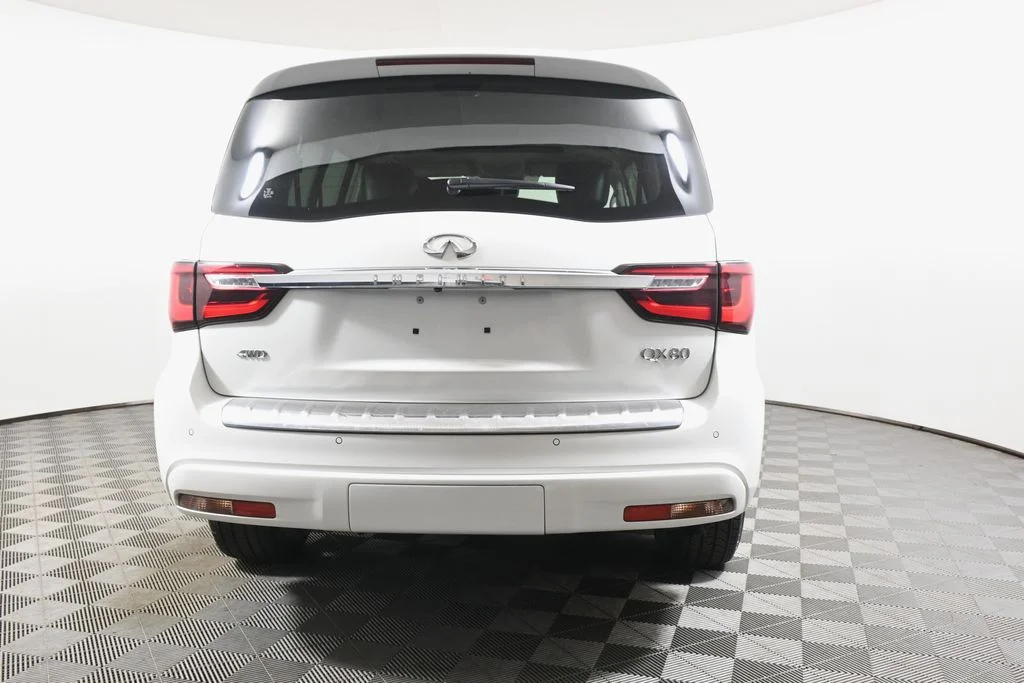 Certified Used 2023 White INFINITI LUXE image 6