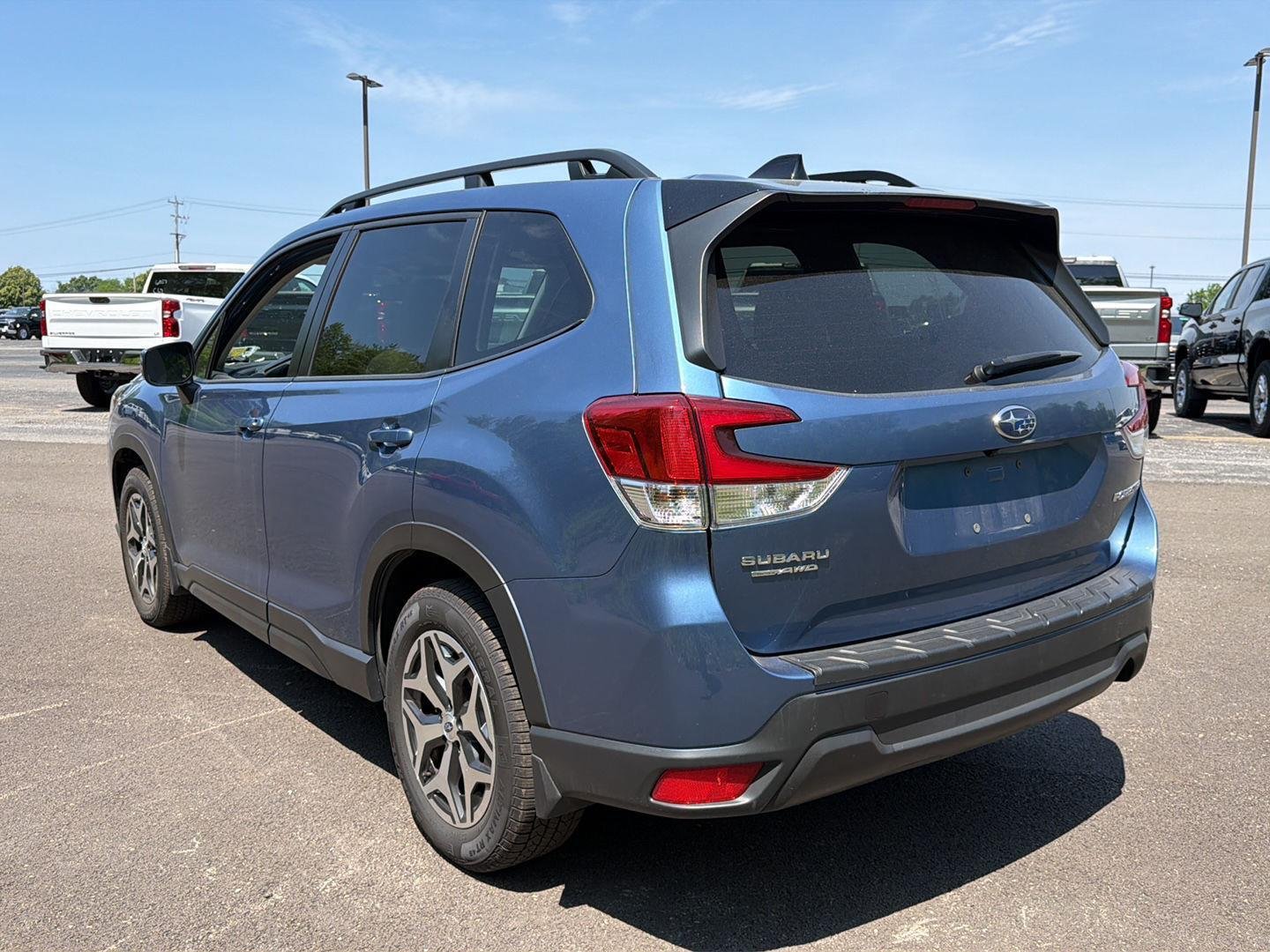 Used 2024 Horizon Blue Pearl Subaru Premium image 9