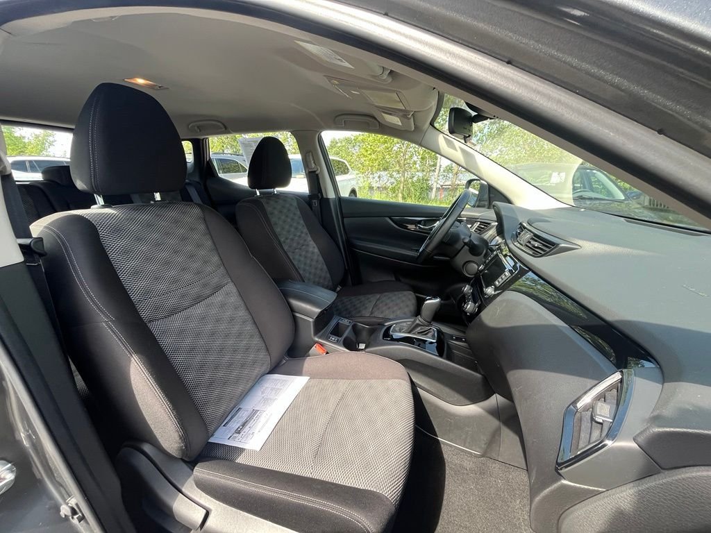 Used 2019 Gray Nissan SV image 12