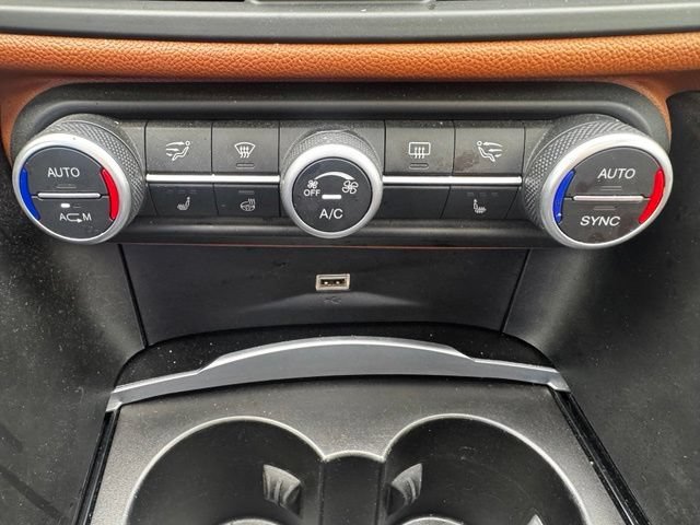 Used 2018  Alfa Romeo  image 20