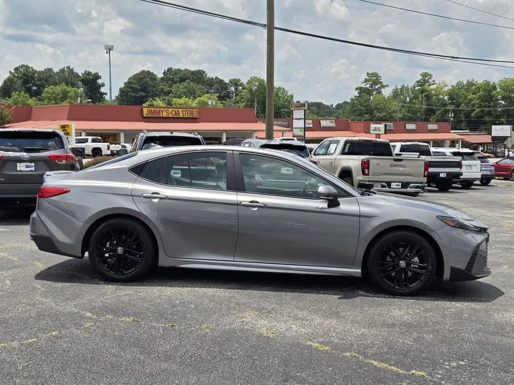 Used 2025  Toyota SE image 4