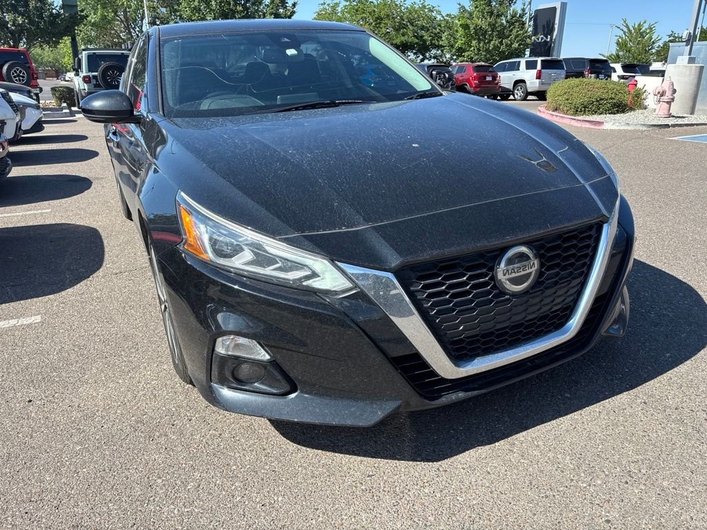 Used 2019 Black Nissan 2.5 SV image 1