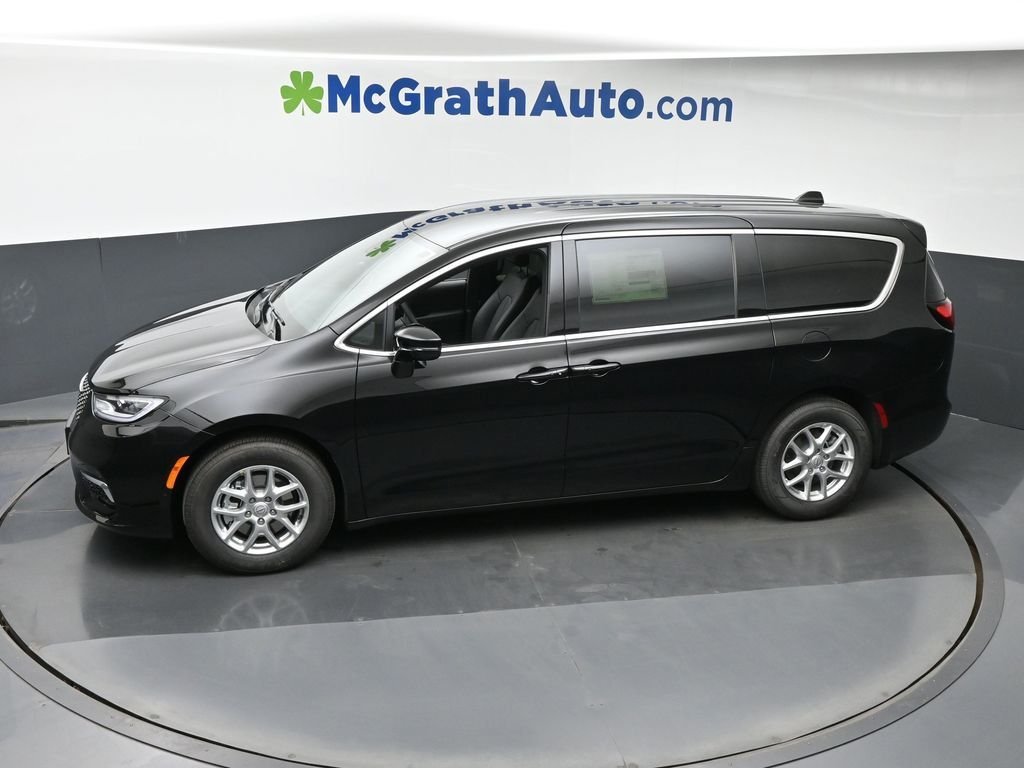 2026 Chrysler Pacifica Select - Photo 23
