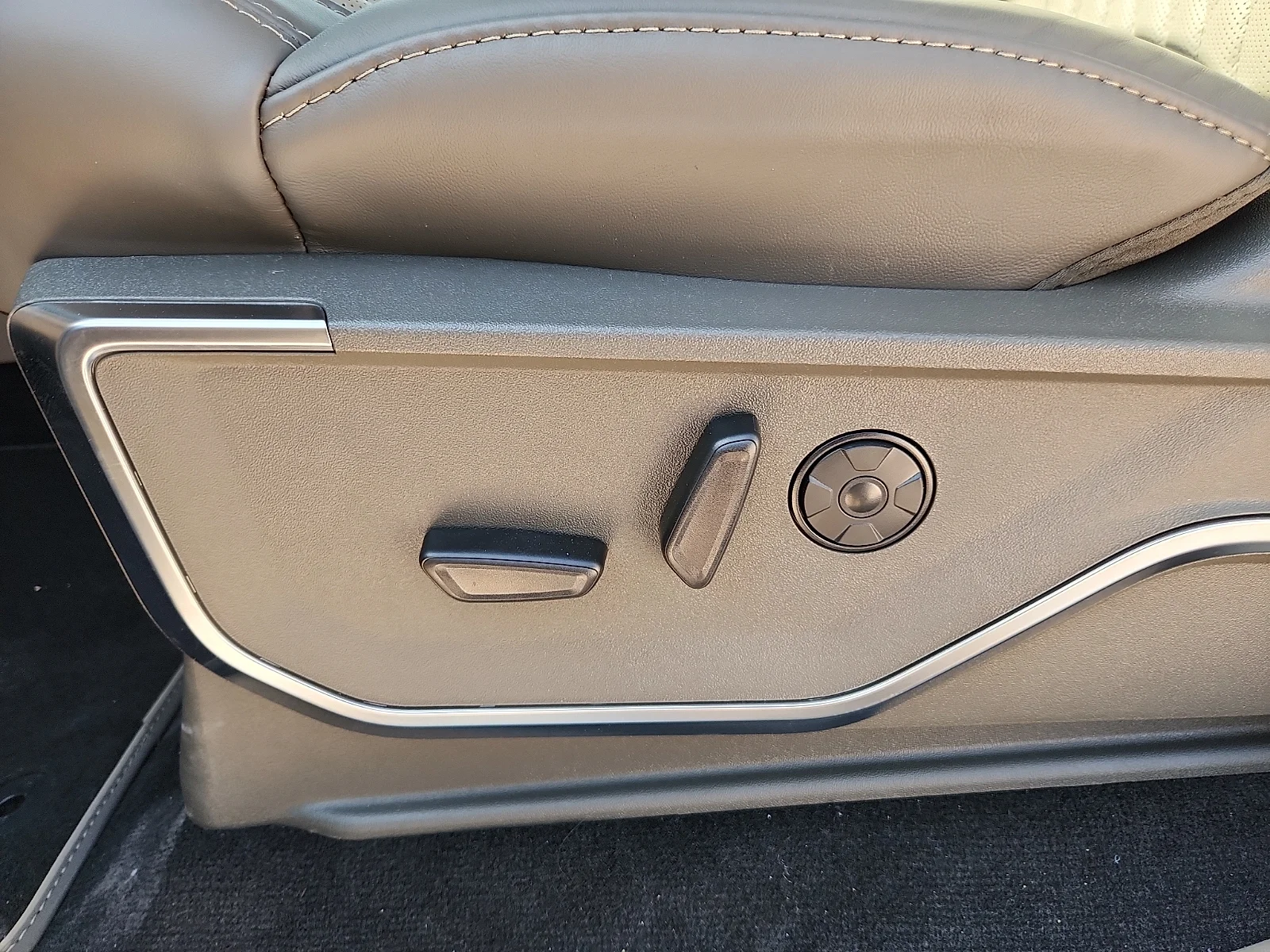 New 2026 Glacier Gray Metallic Tri-Coat Ford Platinum image 16