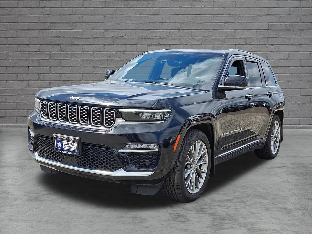 Used 2023 Diamond Black Crystal Pearlcoat Jeep Summit Reserve image 5