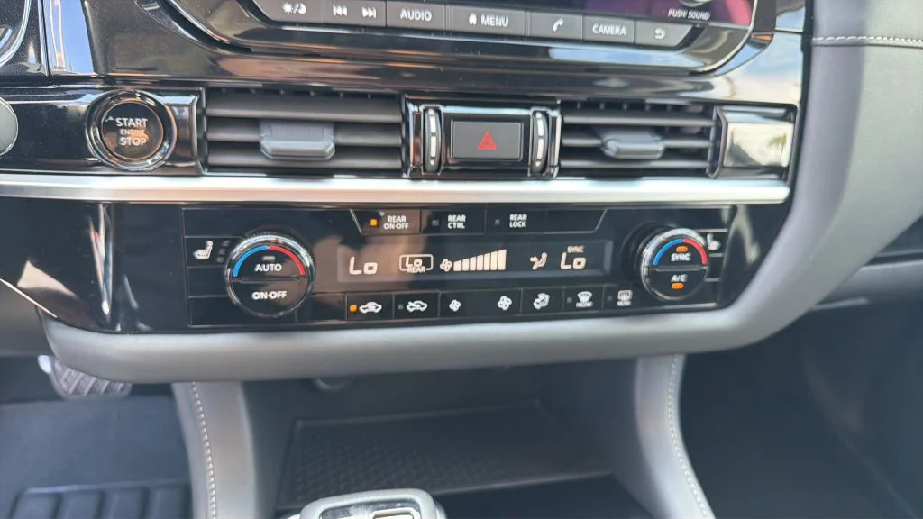 Used 2025 White Nissan SV image 28