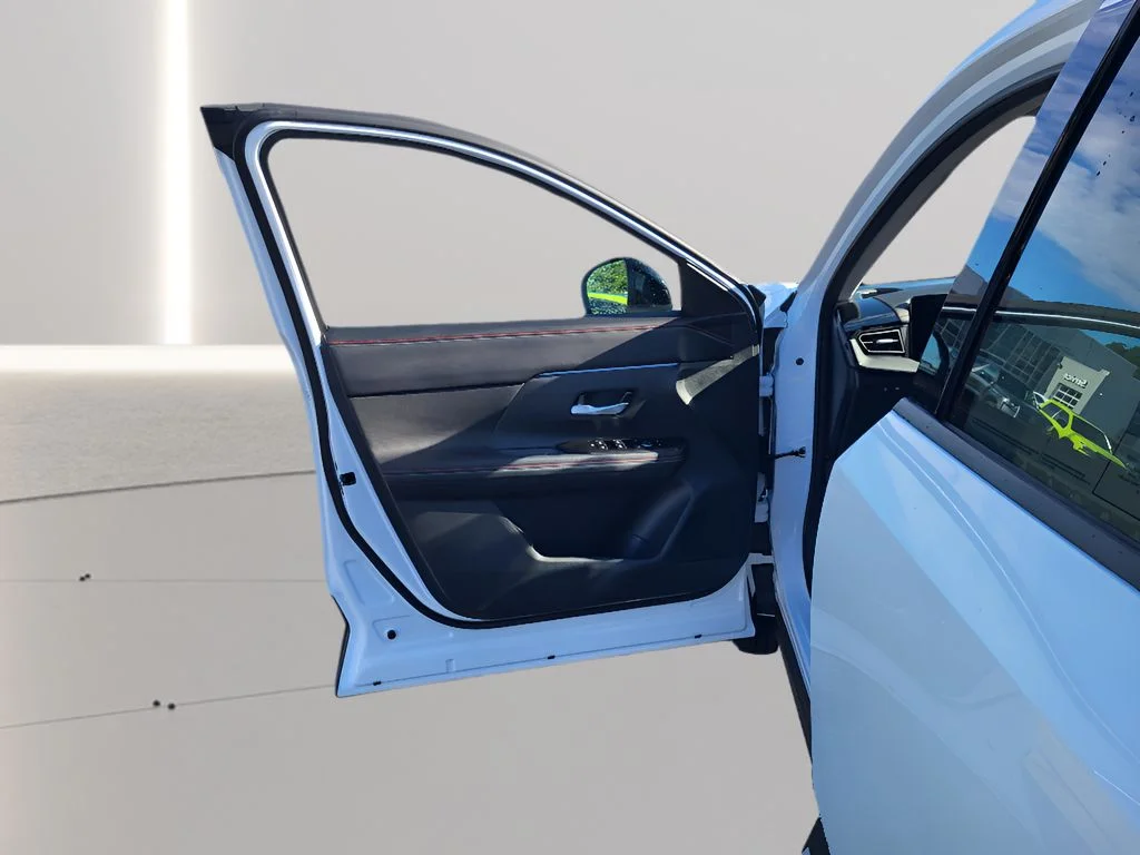 New 2026 Aspen White Tricoat Nissan SR image 18
