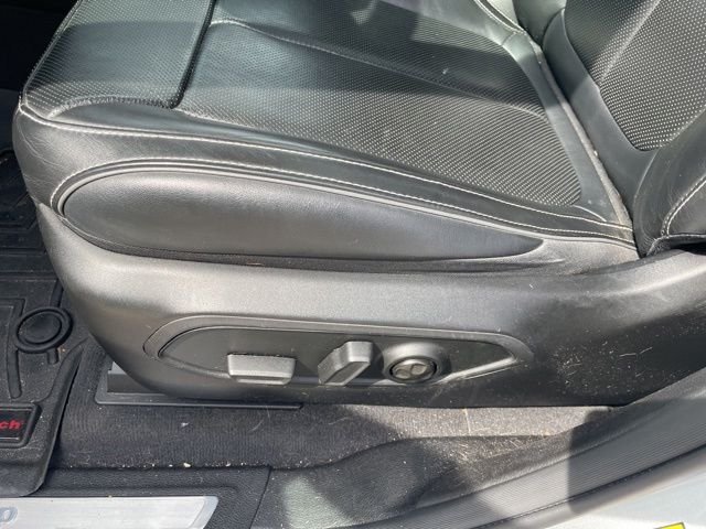 Used 2022 Silver Jeep Overland image 7