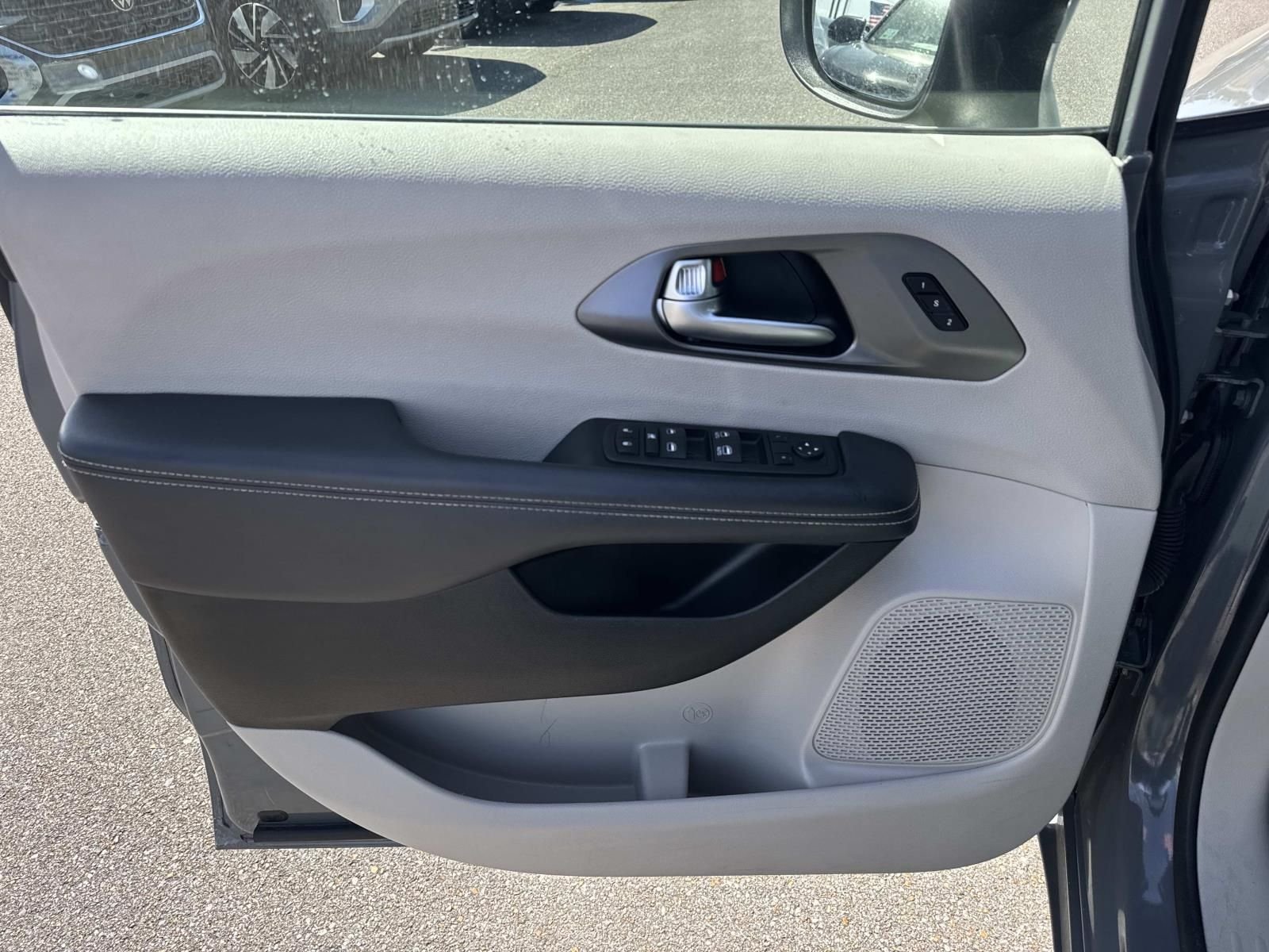 2023 Chrysler Pacifica Touring L - Photo 20