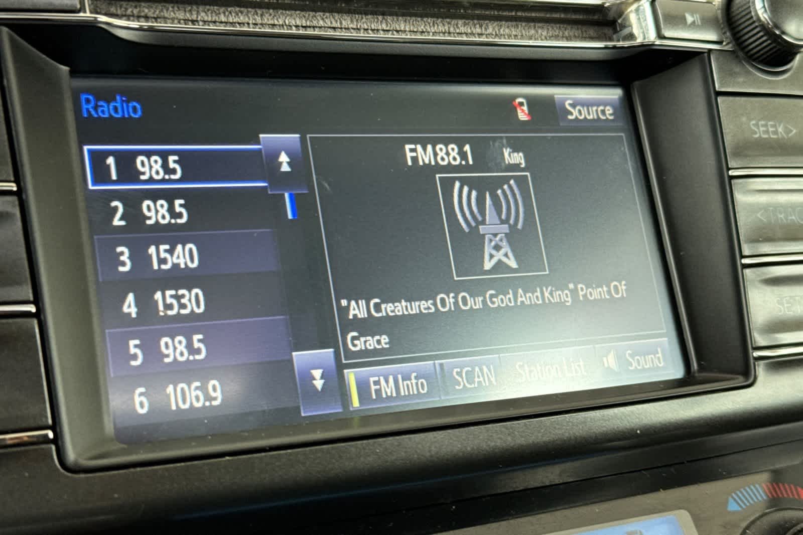 Used 2016 Super White Toyota XLE image 19