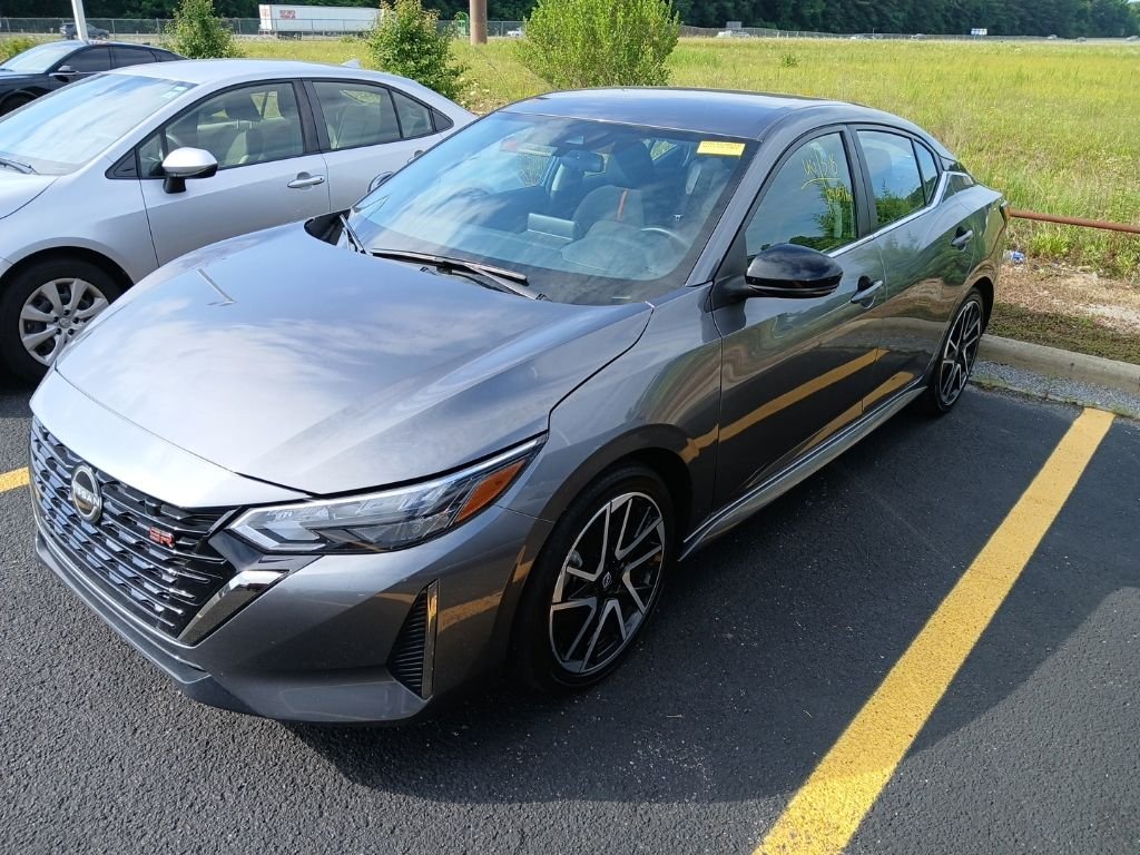 2025 Nissan Sentra SR CVT's photo