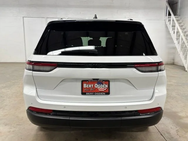 Used 2025 White Jeep Altitude X image 6
