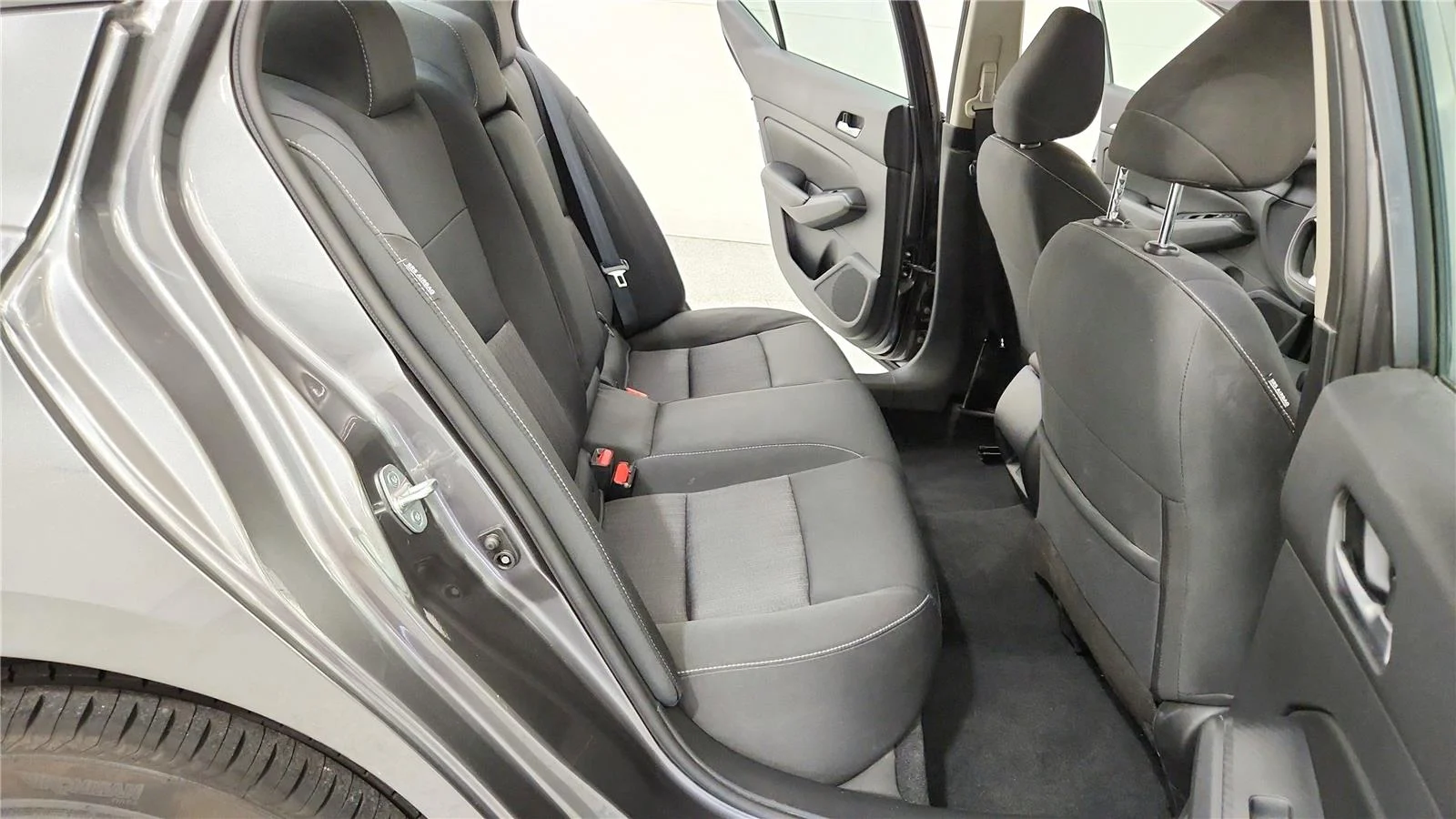 Used 2022 Gun Metallic Nissan 2.5 SV image 37