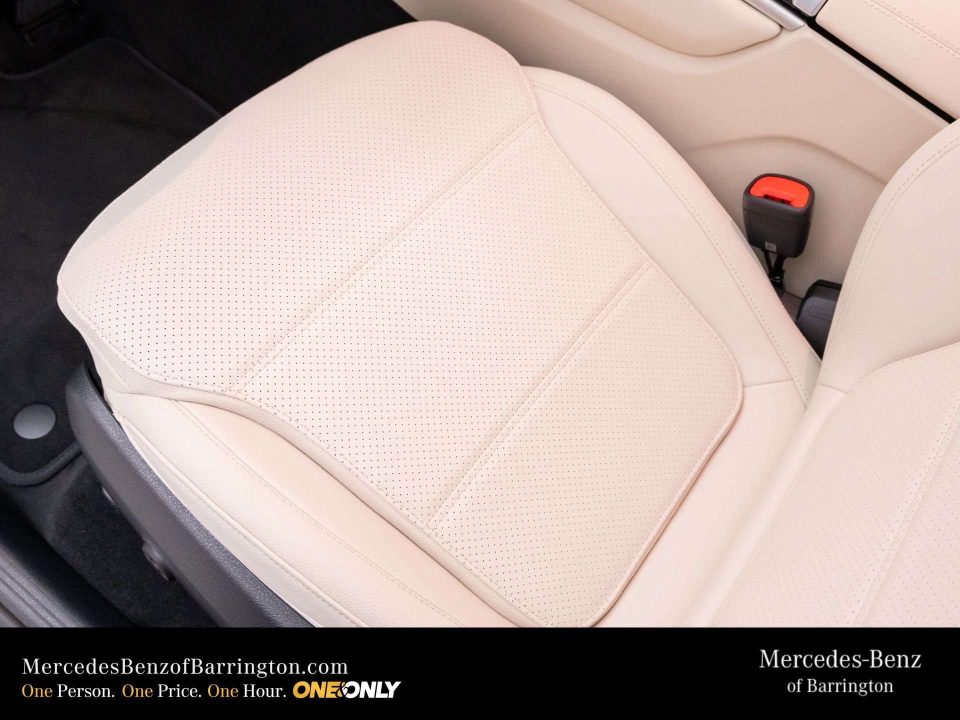 New 2026 Polar White Mercedes-Benz GLC 300 image 19