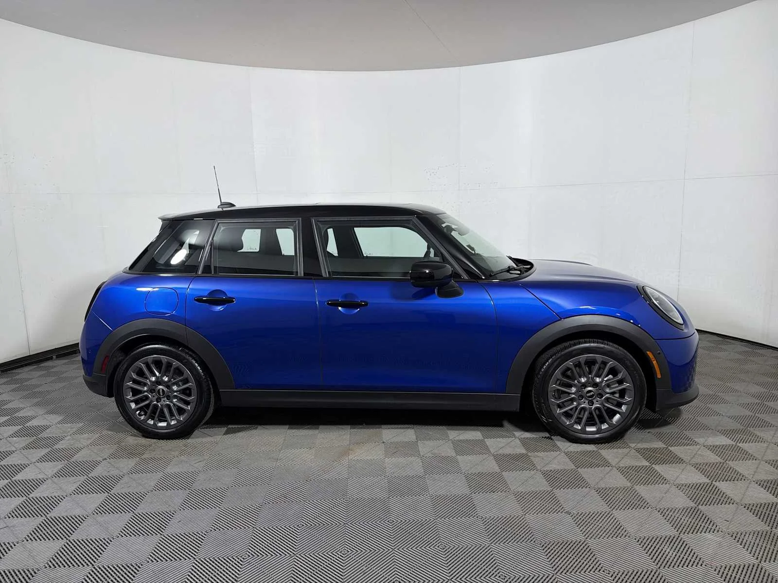 2025 MINI Hardtop 4 Door S - Photo 7