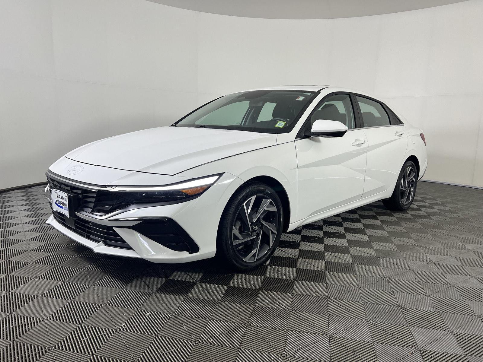 Used 2024 Serenity White Hyundai SEL image 30