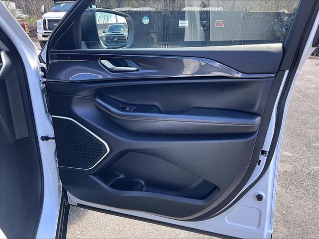 Used 2022 White Jeep Laredo image 20