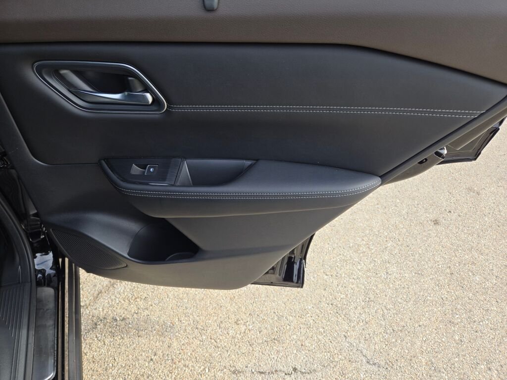 Certified Used 2023 Black Nissan Platinum image 9