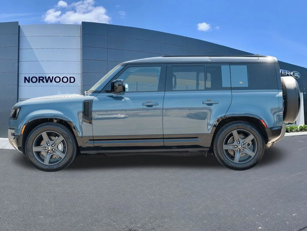 Certified Used 2023 Blue Land Rover X-Dynamic SE image 7